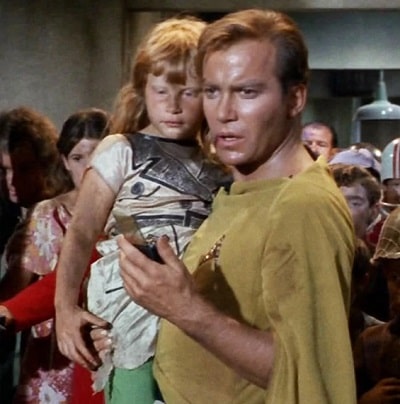 A picture of Leslie Carol Shatner with her dad, William in one of the episodes of Star Trek.